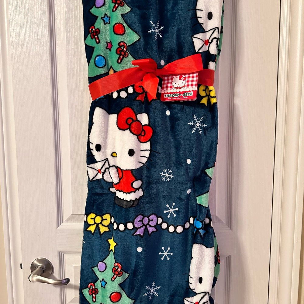 Hello Kitty Dark Green Throw/blanket